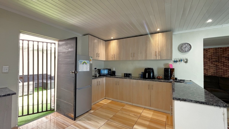 3 Bedroom Property for Sale in Hanover Park Western Cape